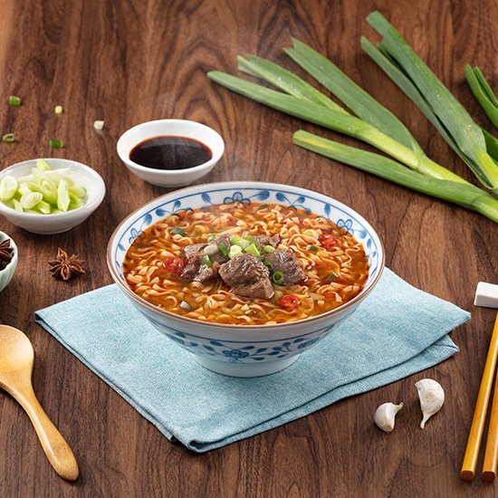 満漢大餐紅焼牛肉麺（ピリ辛）